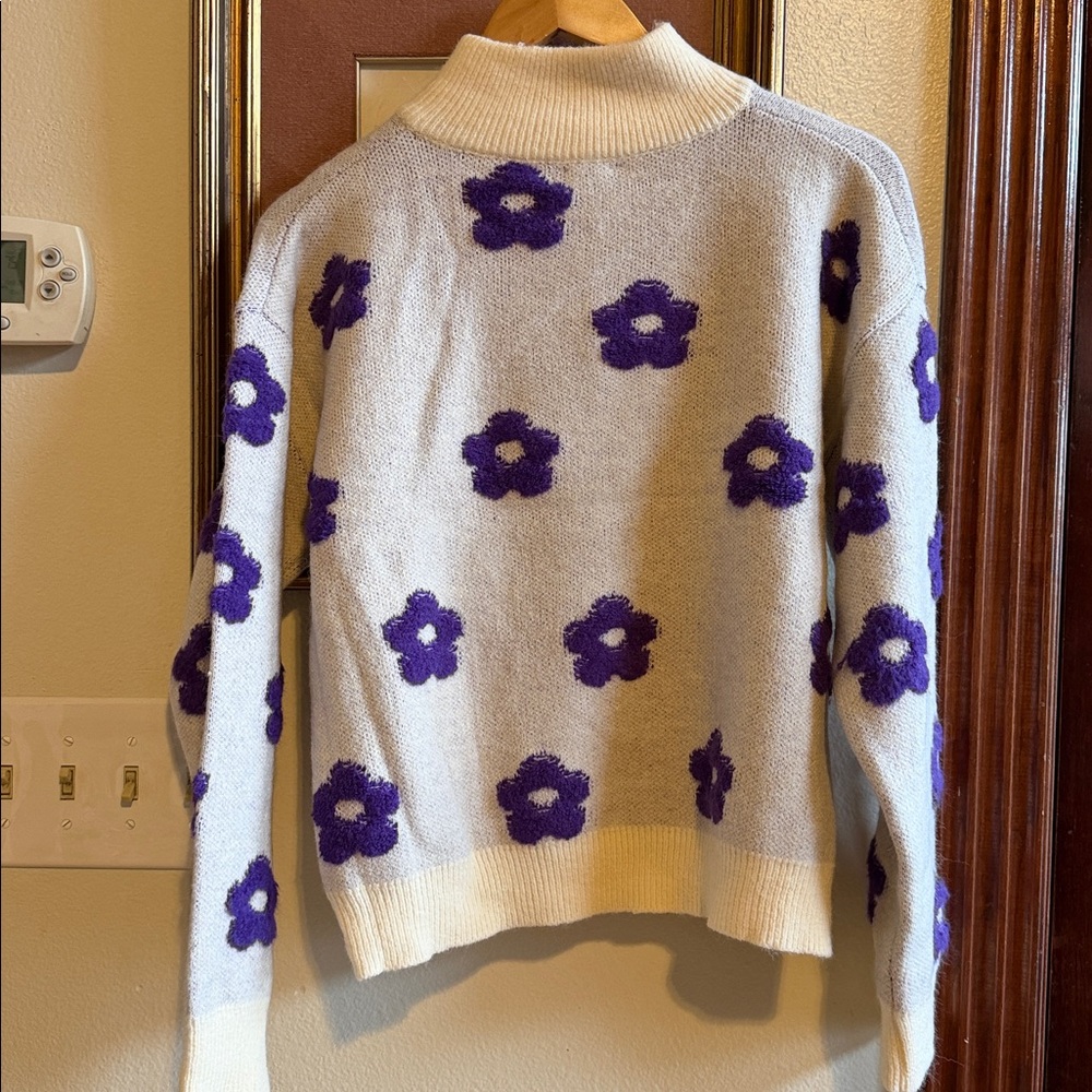 BiBi Women's Flower Mock Neck Zip Sweater - Picture 4 of 7